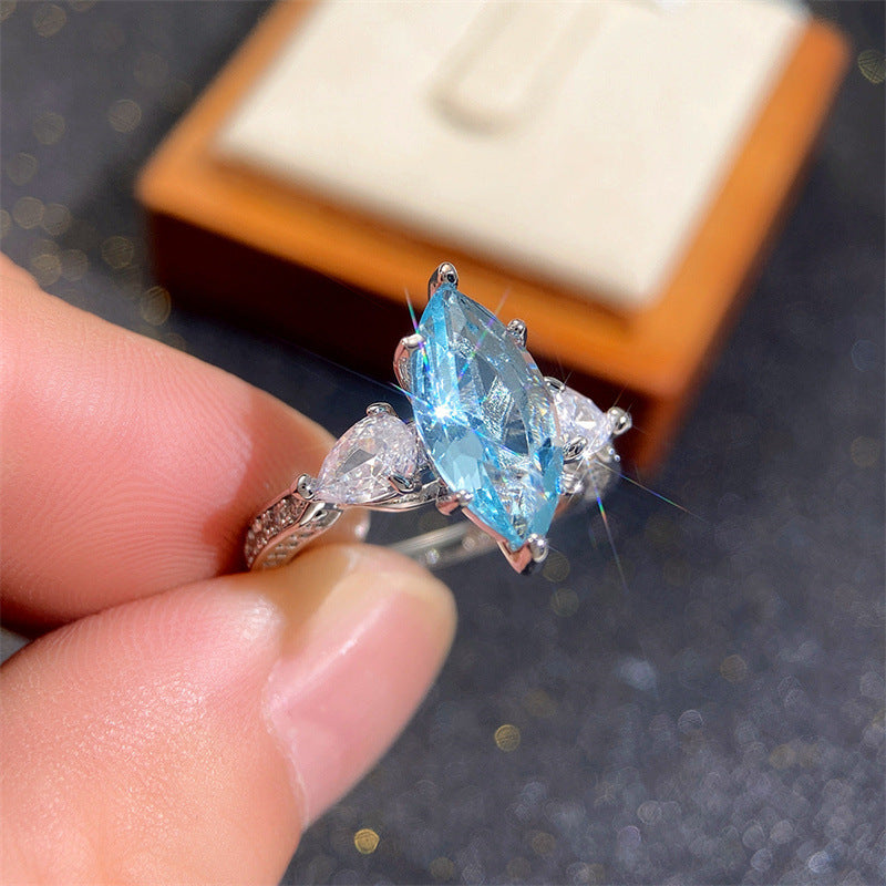 Anillo de cobre al por mayor con circón marquesa azul claro